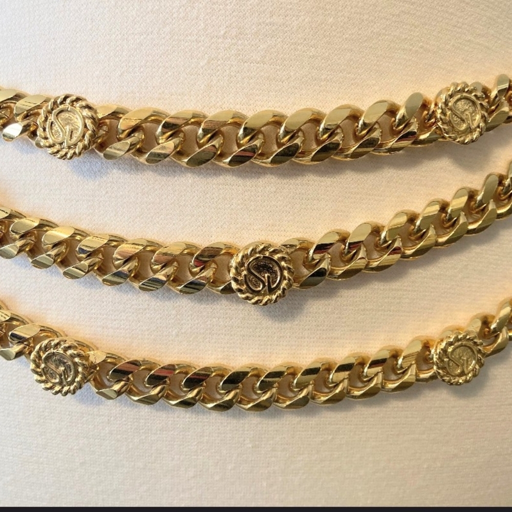 Stunning St. John Vintage 1980's-90'    Gold Chain Belt with Medallion Accents - Picture 7 of 17